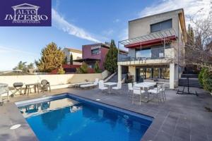 Casa en venta en Monachil, Zona metropolitana photo 0