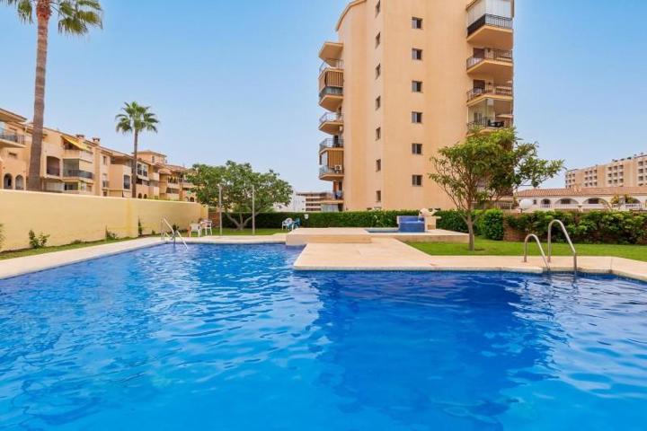 Apartamento en venta en Torremolinos, La Carihuela photo 0