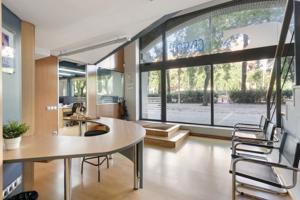 Local comercial en venta en Barcelona, Barcelona photo 0