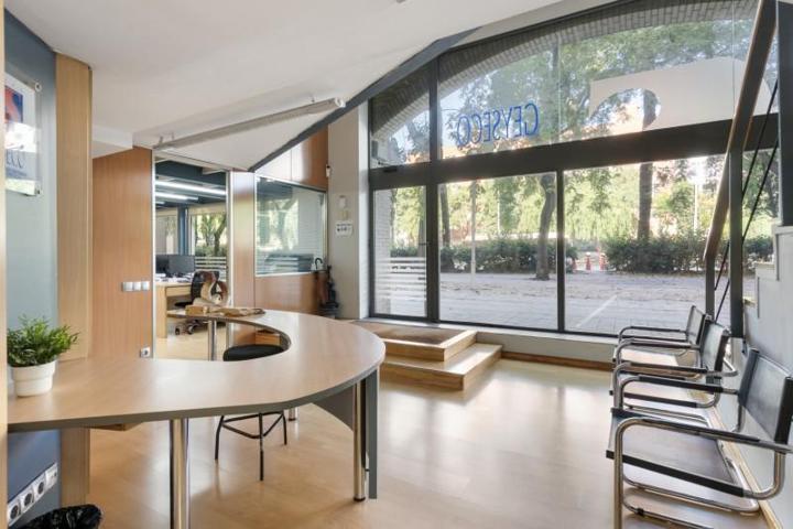 Local comercial en venta en Barcelona, Barcelona photo 0