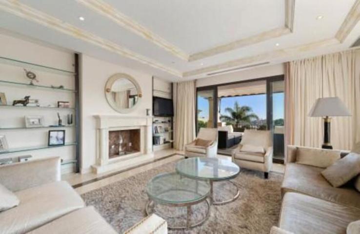 Apartamento en venta en Marbella, Nueva Andalucia - Aloha Park photo 0