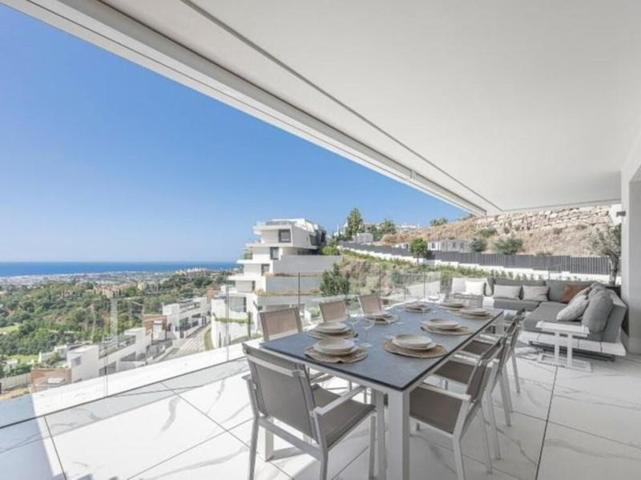 Apartamento en venta en Benahavís photo 0