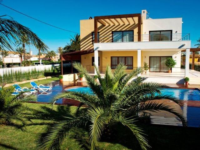 Chalet en venta en Cabo Roig, Costa blanca photo 0