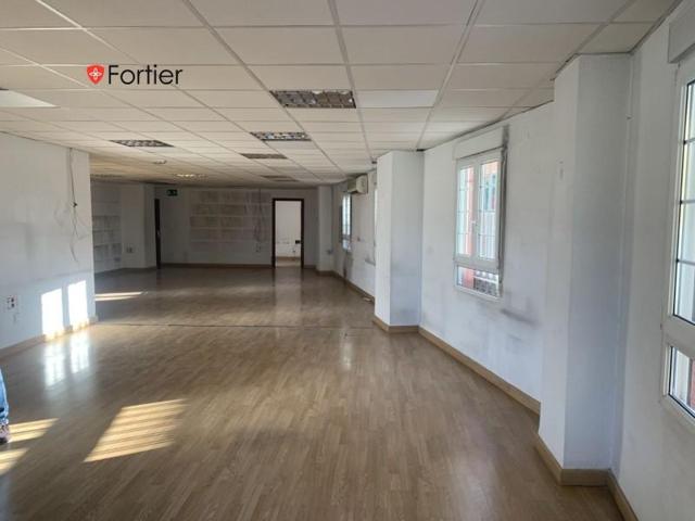 Local comercial en alquiler en Jaén, Avda. Andalucia photo 0