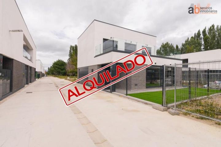 Chalet en alquiler en Sarriguren, Sarriguren photo 0