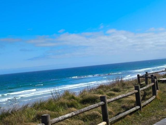 Casa en alquiler en Carballo, Razo photo 0