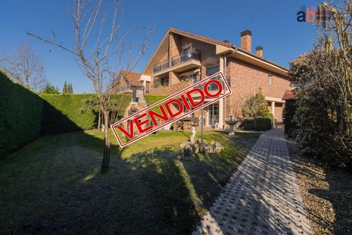 Chalet en venta en Egüés, Gorraiz photo 0