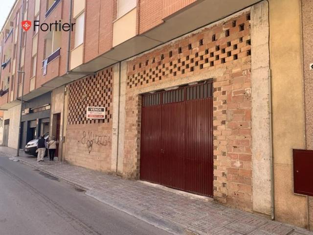 Local comercial en venta en Martos, Parque photo 0