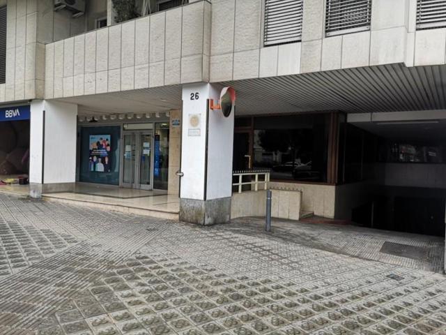 Garaje en alquiler en Barcelona, Eixample photo 0