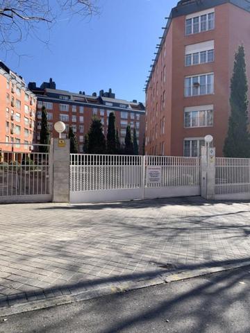 Garaje en alquiler en Madrid, Centro photo 0