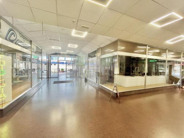 Local comercial en alquiler en Vigo, Plaza America photo 0