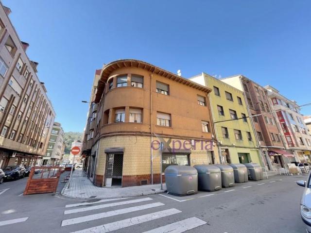 Local comercial en alquiler en Langreo, Sama photo 0