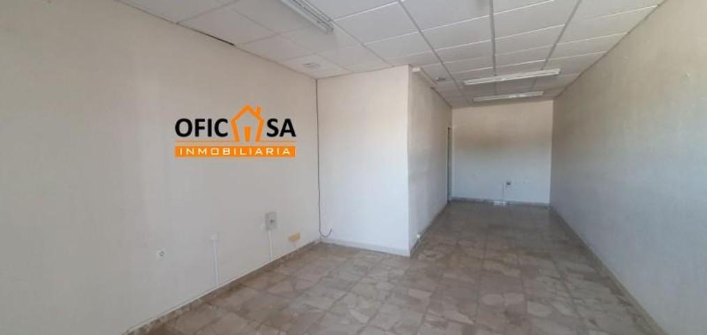 Local comercial en alquiler en Bailén, Bailen photo 0