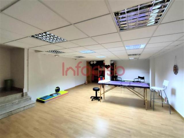 Local comercial en alquiler en Valdepeñas, Seis de Junio photo 0