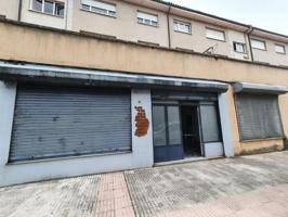 Local comercial en alquiler en Grado, Grado photo 0