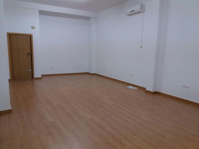 Local comercial en alquiler en Badajoz, Sta. Marina photo 0