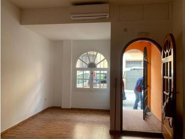 Local comercial en alquiler en Villarrobledo photo 0