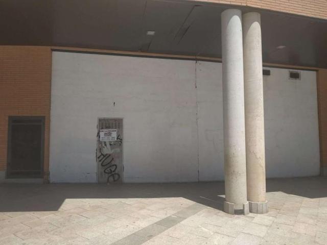 Local comercial en alquiler en Reus, Biblioteca photo 0