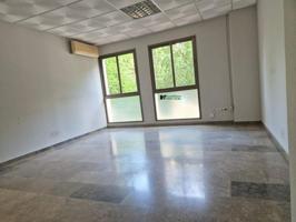Oficina en alquiler en Badajoz, Valdepasillas photo 0