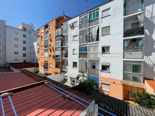 Piso en alquiler en Plasencia, Barrio - Rosal Ayala photo 0