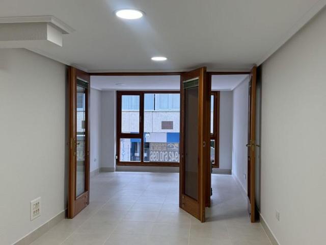 Local comercial en alquiler en Laredo, Laredo photo 0