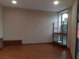 Local comercial en alquiler en Oviedo, Vallobin photo 0