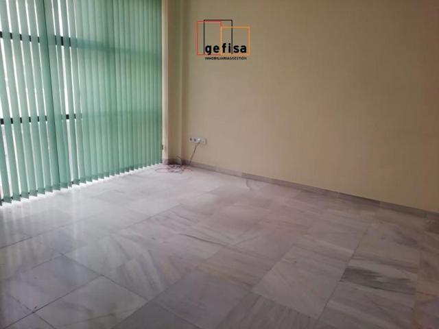 Local comercial en alquiler en Valdepeñas, Seis de Junio photo 0