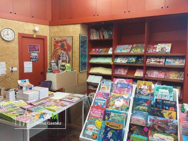 Local comercial en alquiler en Vitoria-Gasteiz, Judizmendi photo 0