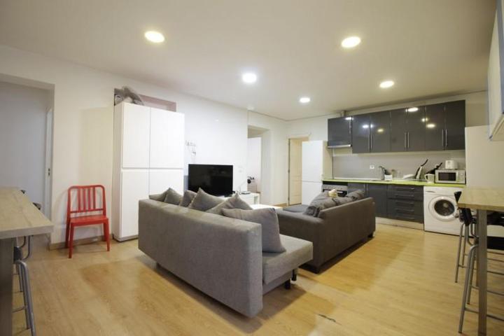 Piso en alquiler en Madrid, Centro - Cortes photo 0