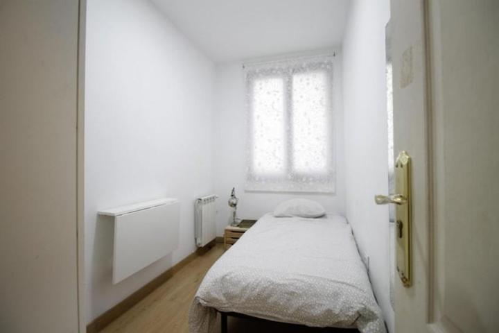 Piso en alquiler en Madrid, Centro - Cortes photo 0