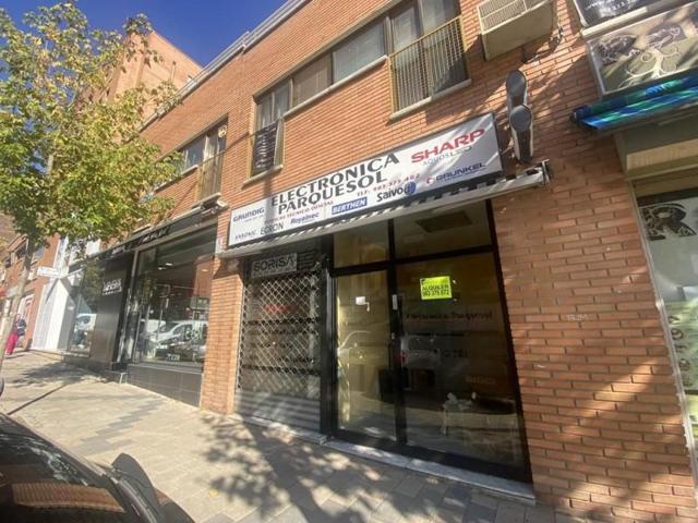 Local comercial en alquiler en Valladolid, Parquesol photo 0