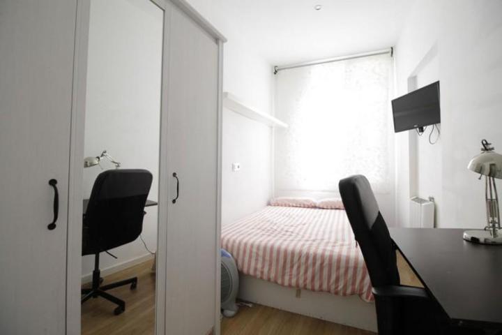 Piso en alquiler en Madrid, Centro - Sol photo 0