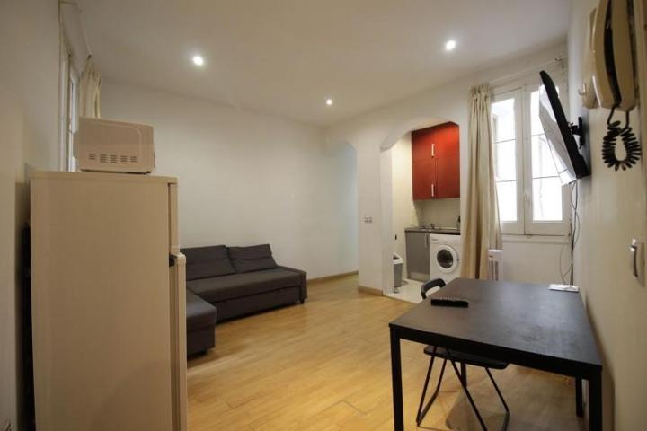 Piso en alquiler en Madrid, Centro - Cortes photo 0