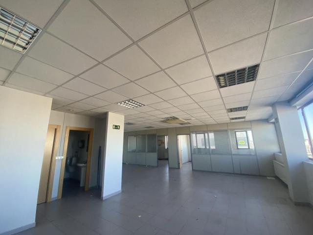 Oficina en alquiler en Valladolid, Poligono San Cristobal photo 0