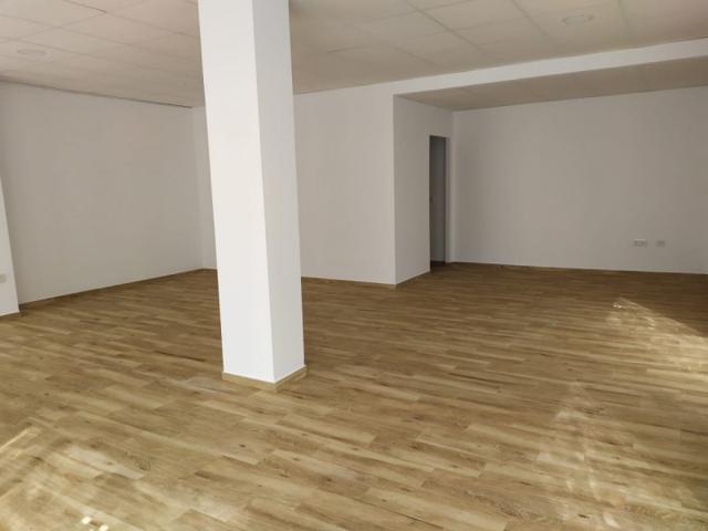 Local comercial en alquiler en Puerto Real, Miramar photo 0