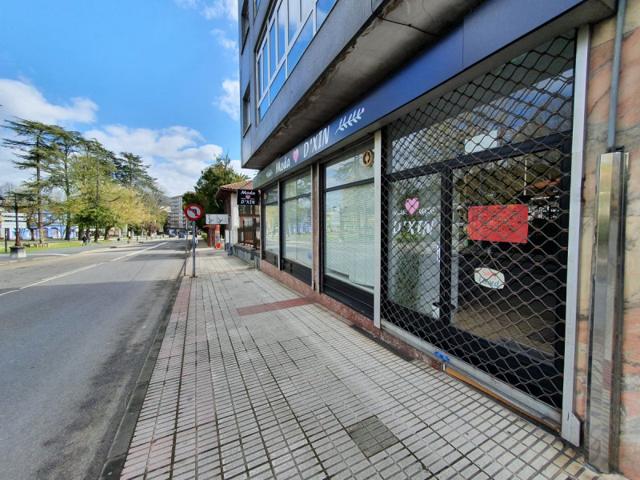 Local comercial en alquiler en Grado, Grado photo 0