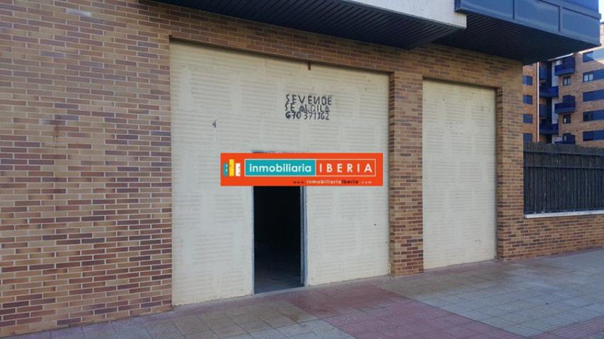 Local comercial en alquiler en Logroño, La Cava photo 0