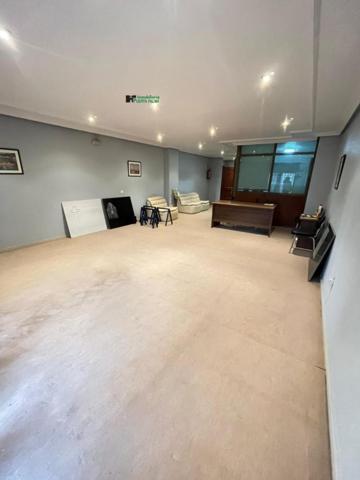 Oficina en alquiler en Badajoz, Valdepasillas photo 0