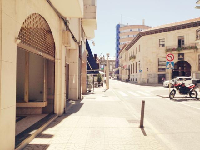 Local comercial en alquiler en Torrelavega, Centro photo 0