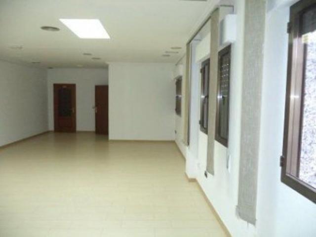 Local comercial en alquiler en Almendralejo, Mercado - Zona Mercadona photo 0