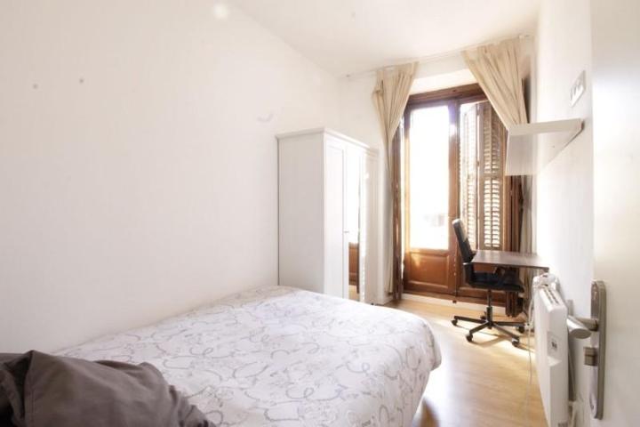 Piso en alquiler en Madrid, Centro - Sol photo 0