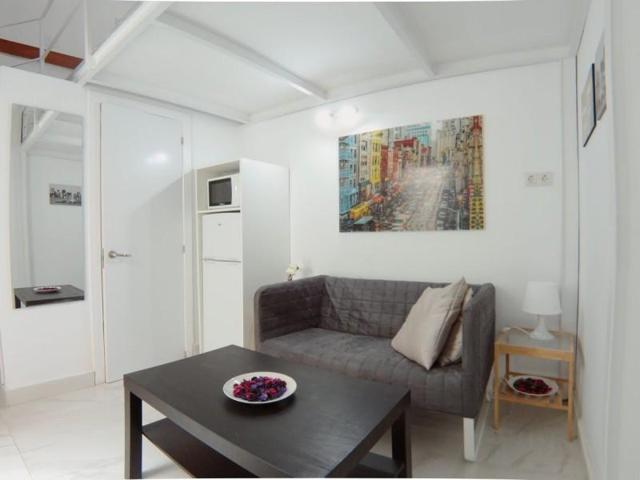 Piso en alquiler en Madrid, Usera - Almendrales photo 0