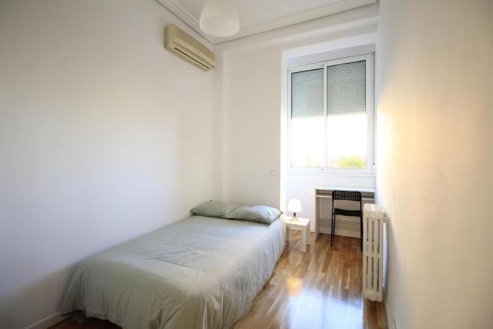 Piso en alquiler en Madrid, Usera - Moscardo photo 0