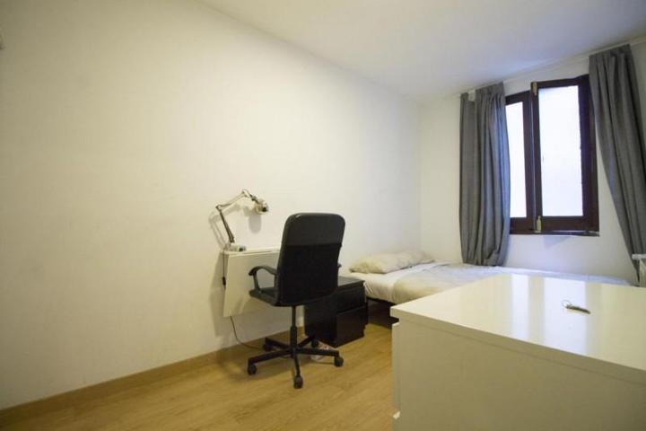 Piso en alquiler en Madrid, Centro - Cortes photo 0