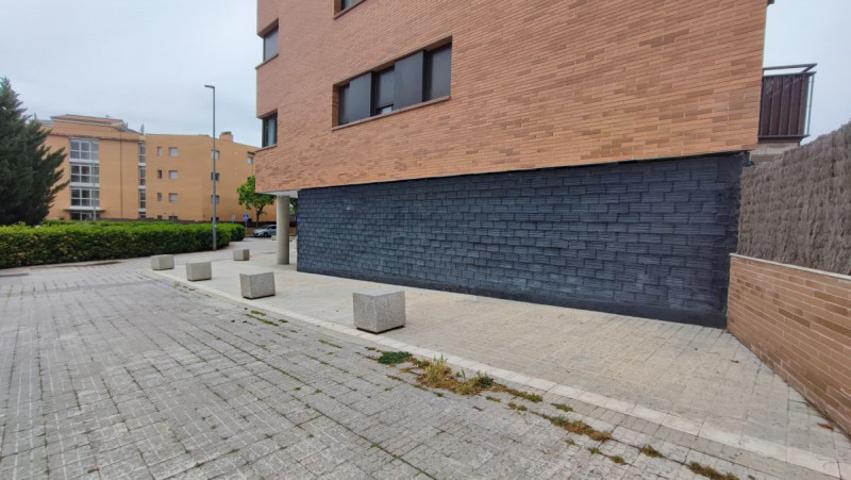 Local comercial en alquiler en Manresa, Els Dolors photo 0