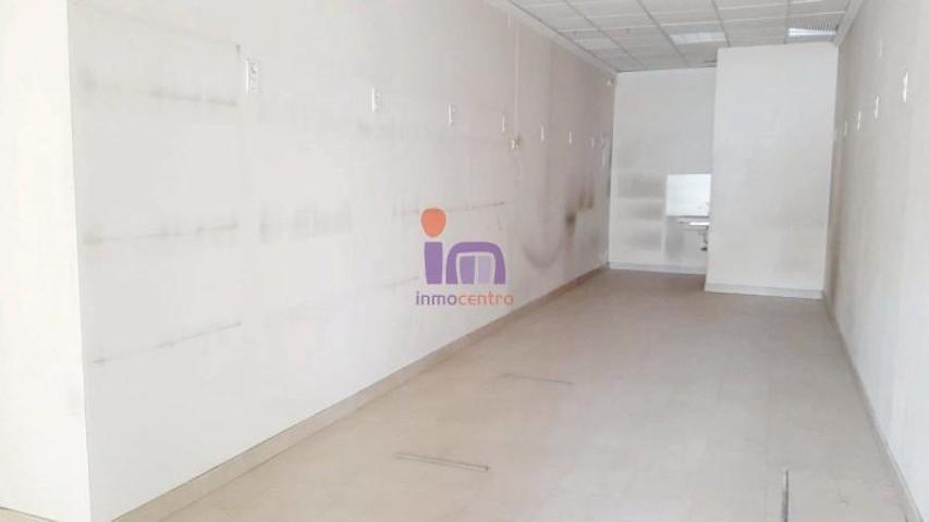 Local comercial en alquiler en Valdepeñas, Seis de Junio photo 0