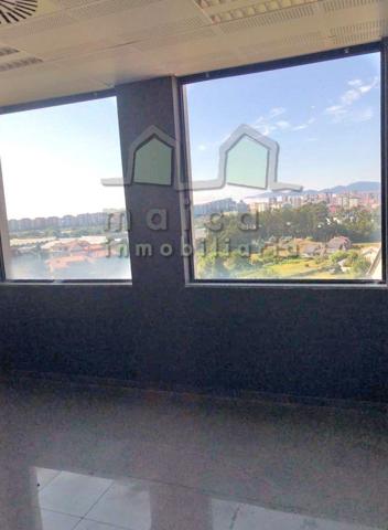 Local comercial en alquiler en Vigo, Matama photo 0