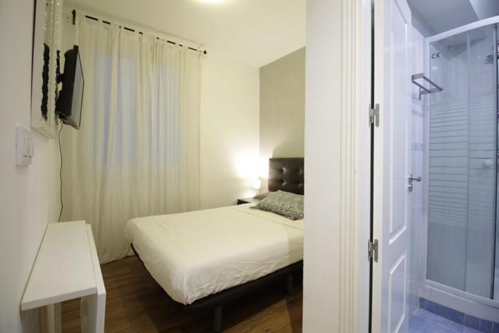 Piso en alquiler en Madrid, Centro - Cortes photo 0