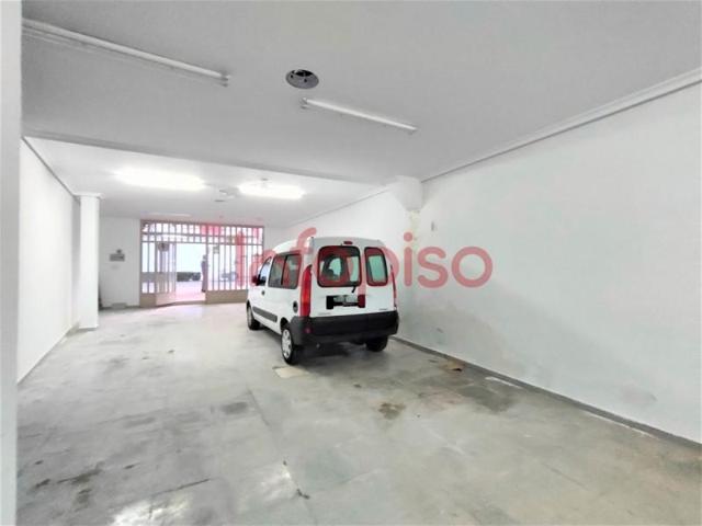 Local comercial en alquiler en Valdepeñas, Seis de Junio photo 0