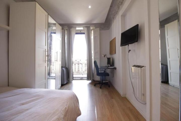 Piso en alquiler en Madrid, Centro - Sol photo 0